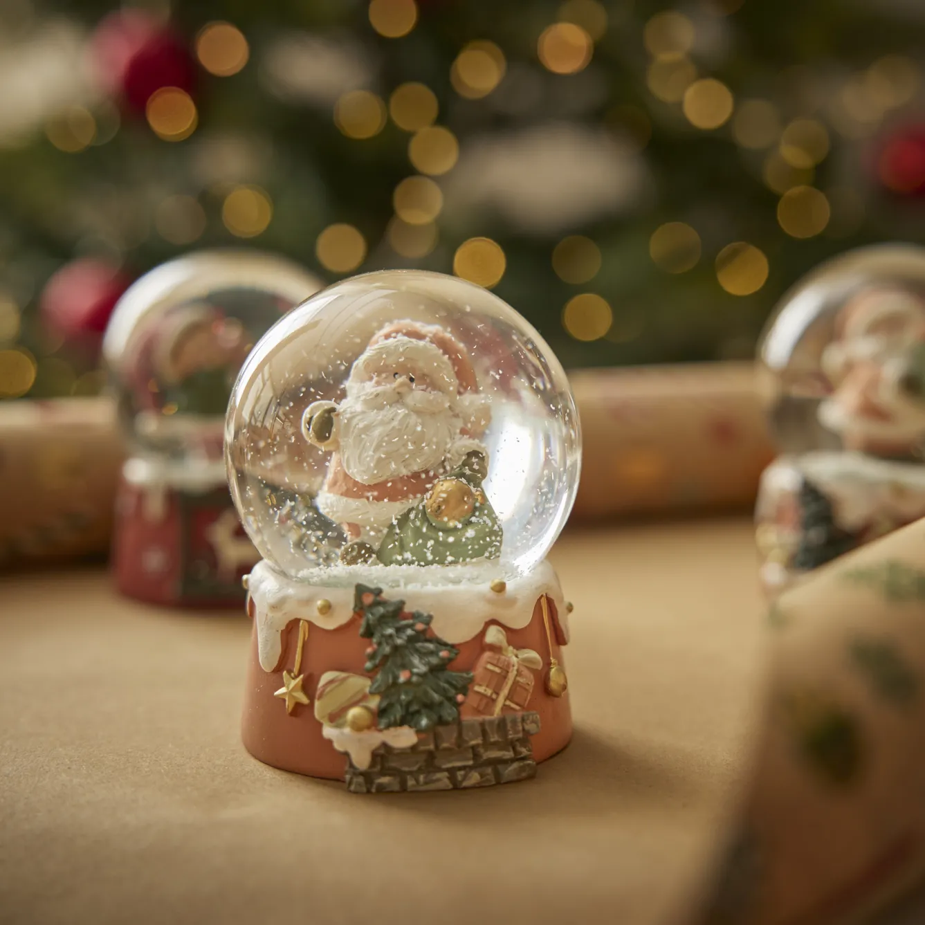 Clearance NANU-NANA Schneekugel Weihnachtsmann, Sack, 6.5 X 9 Cm